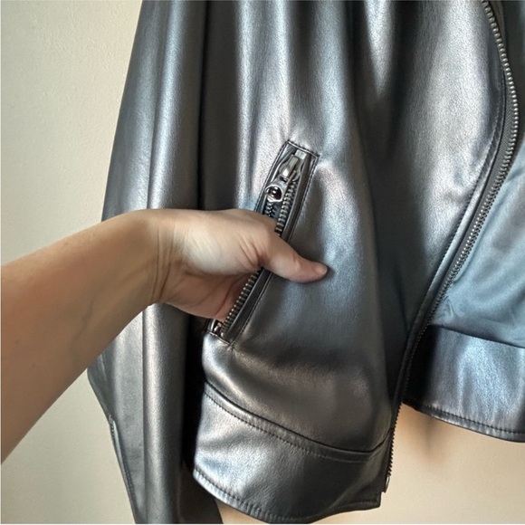 Torrid Plus Sz 2 (US 2X) Faux Leather Metallic Moto Jacket In Gunmetal EUC - Picture 7 of 14